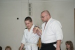 Sensei Robert pokazuje technik na Sebastianie