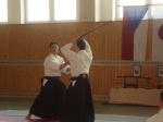 Shihan Shishiya pokazuje technik ken tai ken