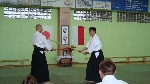 Shihan Shishiya pokazuje form na Sensei Darku