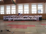 Shihan Yoshida pokazuje formę z mieczem